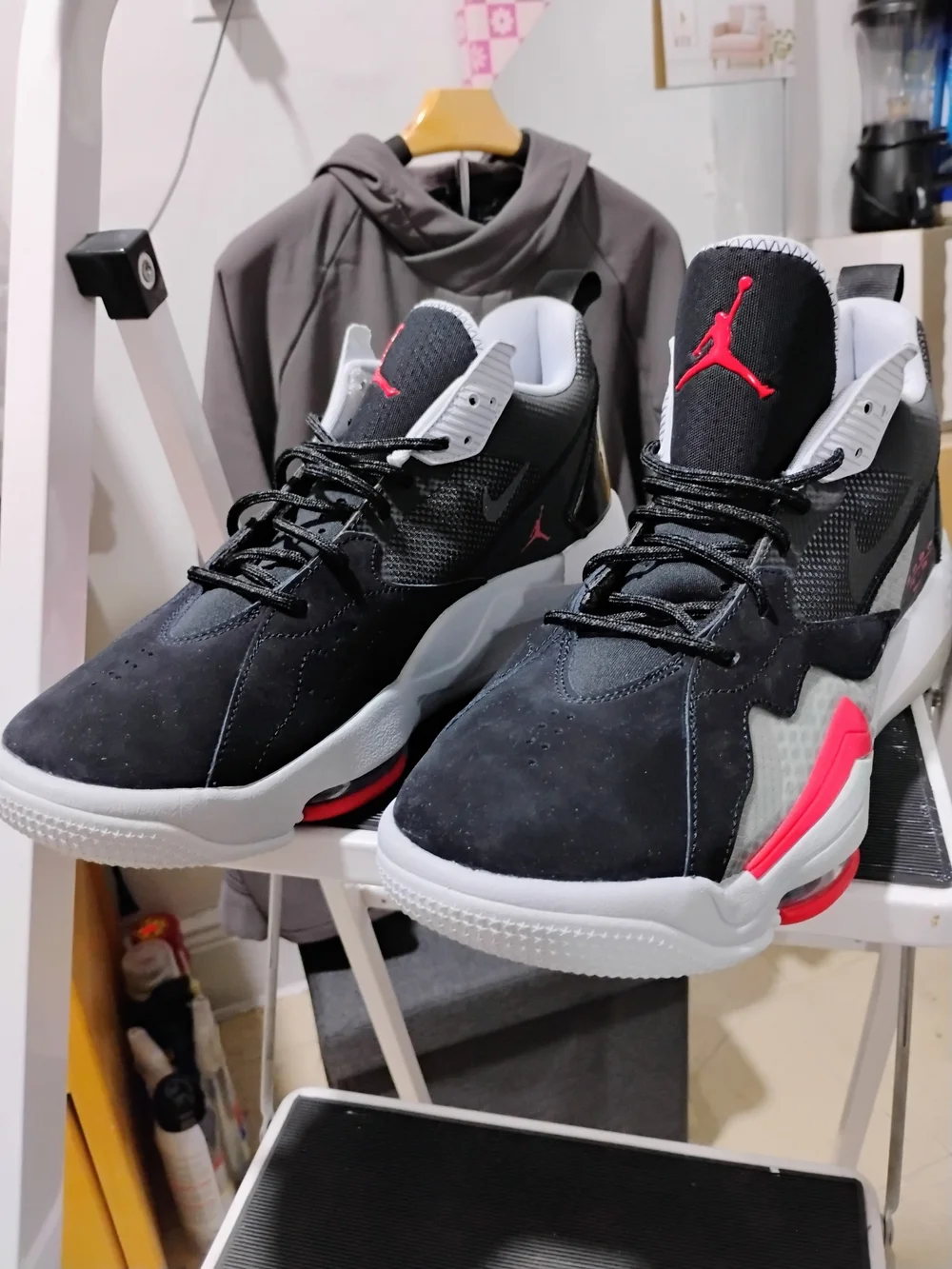 Men's Jordan Zoom 92 Black and Red Low-Top Basketball Shoes Size: 13: NWOB